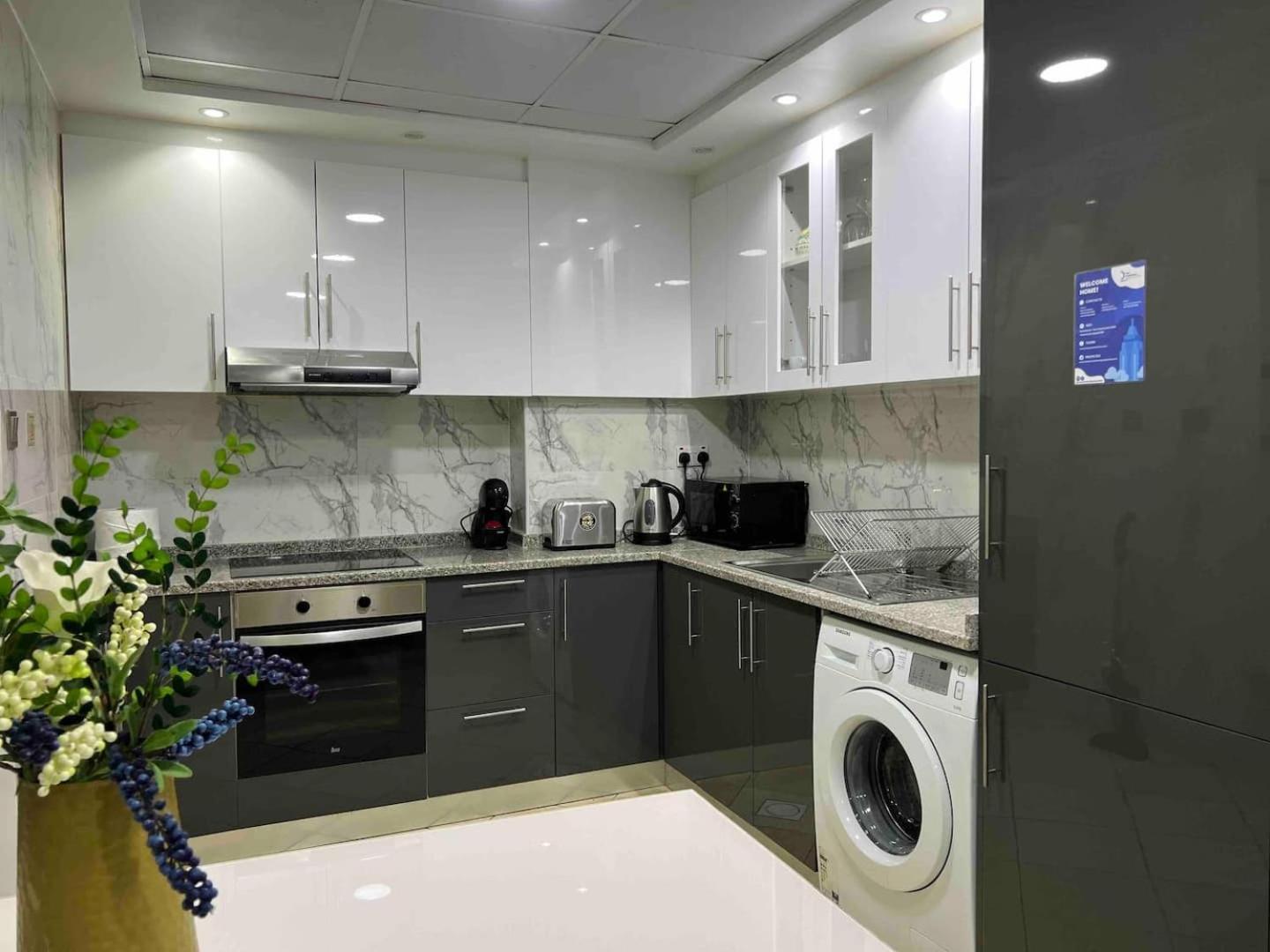 Pristine Apartment Sunrise View At 51St Дубай Екстериор снимка